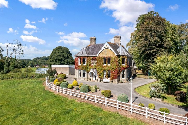 Ensure Healthy Cannabis Harvest for Your Indoor/Outdoor Area with The Clone Conservatory